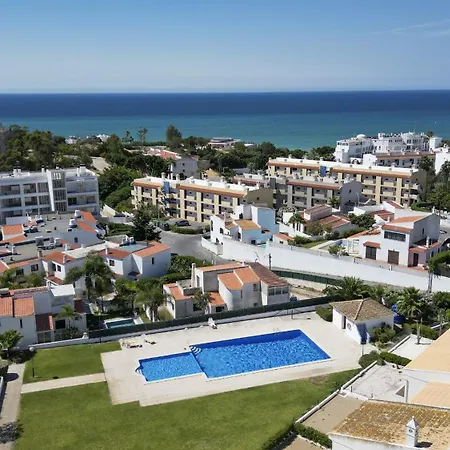 Dom wakacyjny #375 Spacious Townhouse With Pool, Bbq & Parking