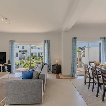 #375 Spacious Townhouse With Pool, Bbq & Parking *