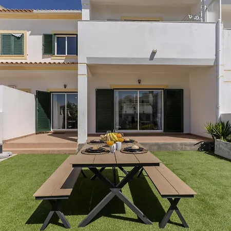 Dom wakacyjny #375 Spacious Townhouse With Pool, Bbq & Parking