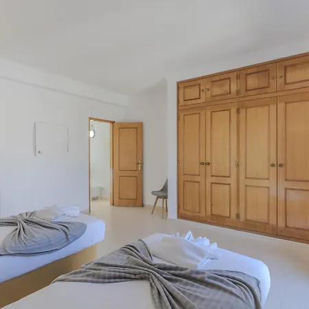 #375 Spacious Townhouse With Pool, Bbq & Parking *