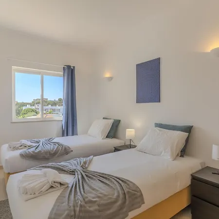 Dom wakacyjny #375 Spacious Townhouse With Pool, Bbq & Parking
