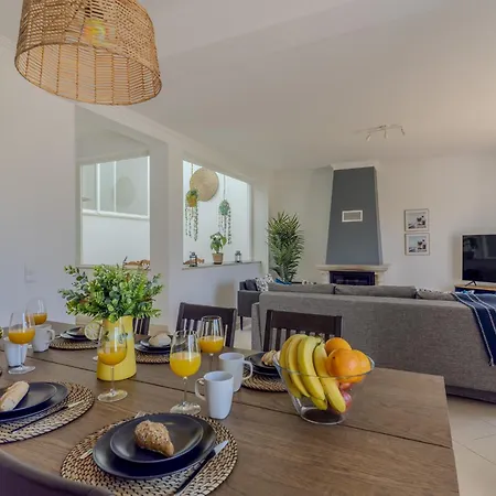 Dom wakacyjny #375 Spacious Townhouse With Pool, Bbq & Parking