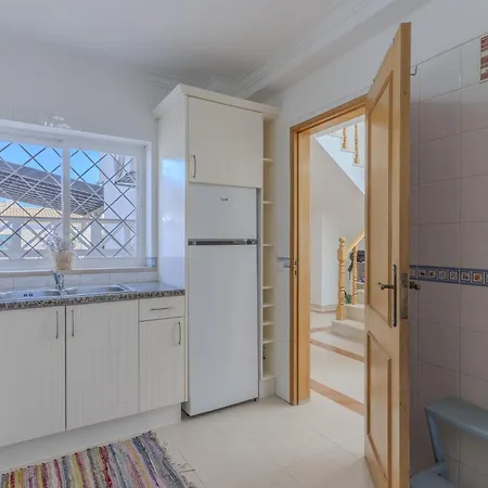 #375 Spacious Townhouse With Pool, Bbq & Parking * Albufeira