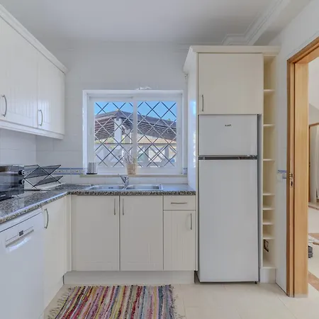 Dom wakacyjny #375 Spacious Townhouse With Pool, Bbq & Parking *