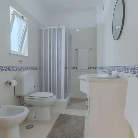 Dom wakacyjny #375 Spacious Townhouse With Pool, Bbq & Parking Albufeira