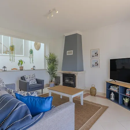 #375 Spacious Townhouse With Pool, Bbq & Parking Dom wakacyjny Albufeira