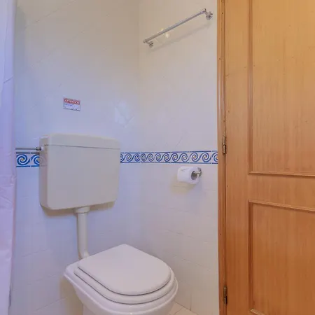 #375 Spacious Townhouse With Pool, Bbq & Parking Dom wakacyjny Albufeira