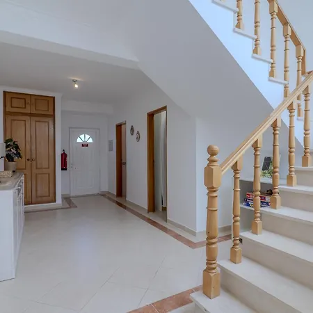 #375 Spacious Townhouse With Pool, Bbq & Parking Dom wakacyjny Albufeira