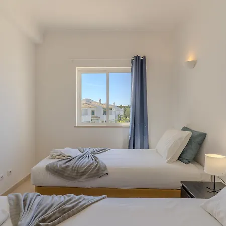 #375 Spacious Townhouse With Pool, Bbq & Parking Dom wakacyjny Albufeira