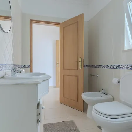 Dom wakacyjny #375 Spacious Townhouse With Pool, Bbq & Parking Albufeira