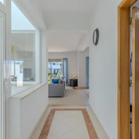 #375 Spacious Townhouse With Pool, Bbq & Parking *