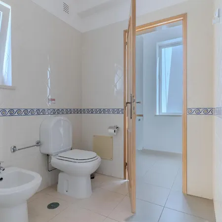 #375 Spacious Townhouse With Pool, Bbq & Parking * Albufeira