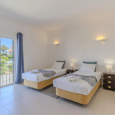 #375 Spacious Townhouse With Pool, Bbq & Parking Dom wakacyjny