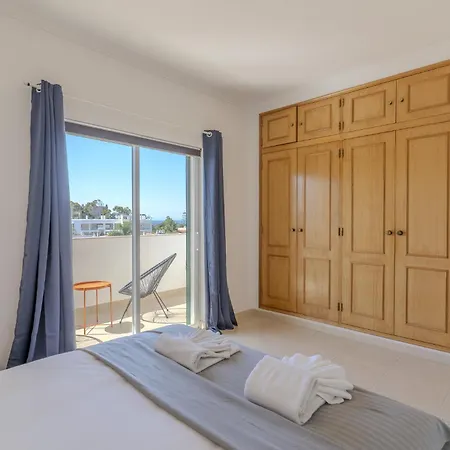 Dom wakacyjny #375 Spacious Townhouse With Pool, Bbq & Parking