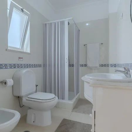 #375 Spacious Townhouse With Pool, Bbq & Parking * Albufeira