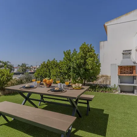 Dom wakacyjny #375 Spacious Townhouse With Pool, Bbq & Parking