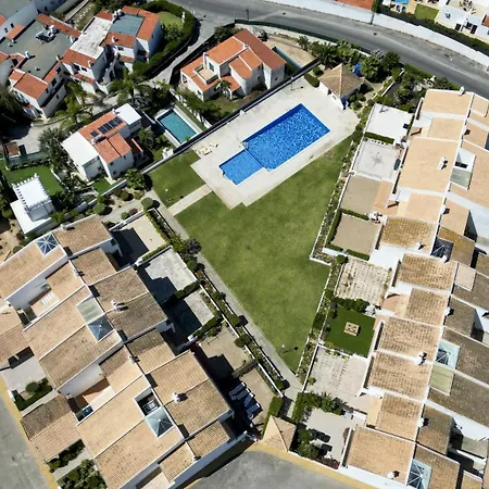 #375 Spacious Townhouse With Pool, Bbq & Parking Dom wakacyjny