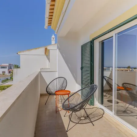 Dom wakacyjny #375 Spacious Townhouse With Pool, Bbq & Parking Albufeira